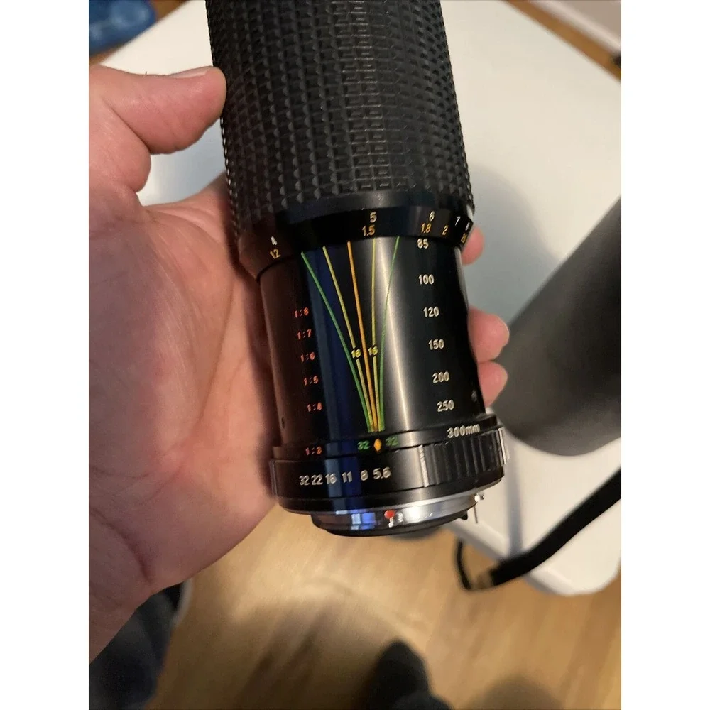 Albinar-ADG 1:5.6 75-300mm No.K8477395 Camera With Case (12)